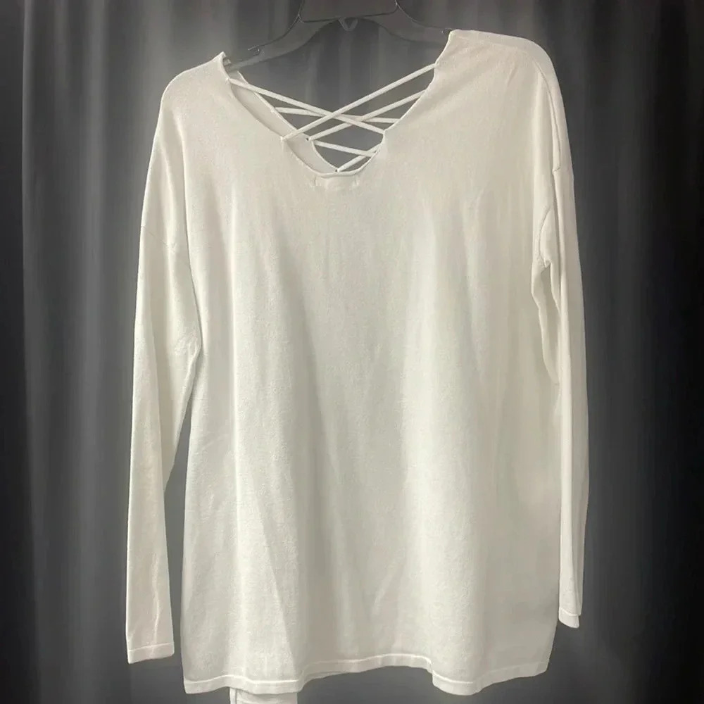 White V Neck Honey punch sweater M